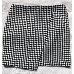 H&M Houndstooth pattern skirt.